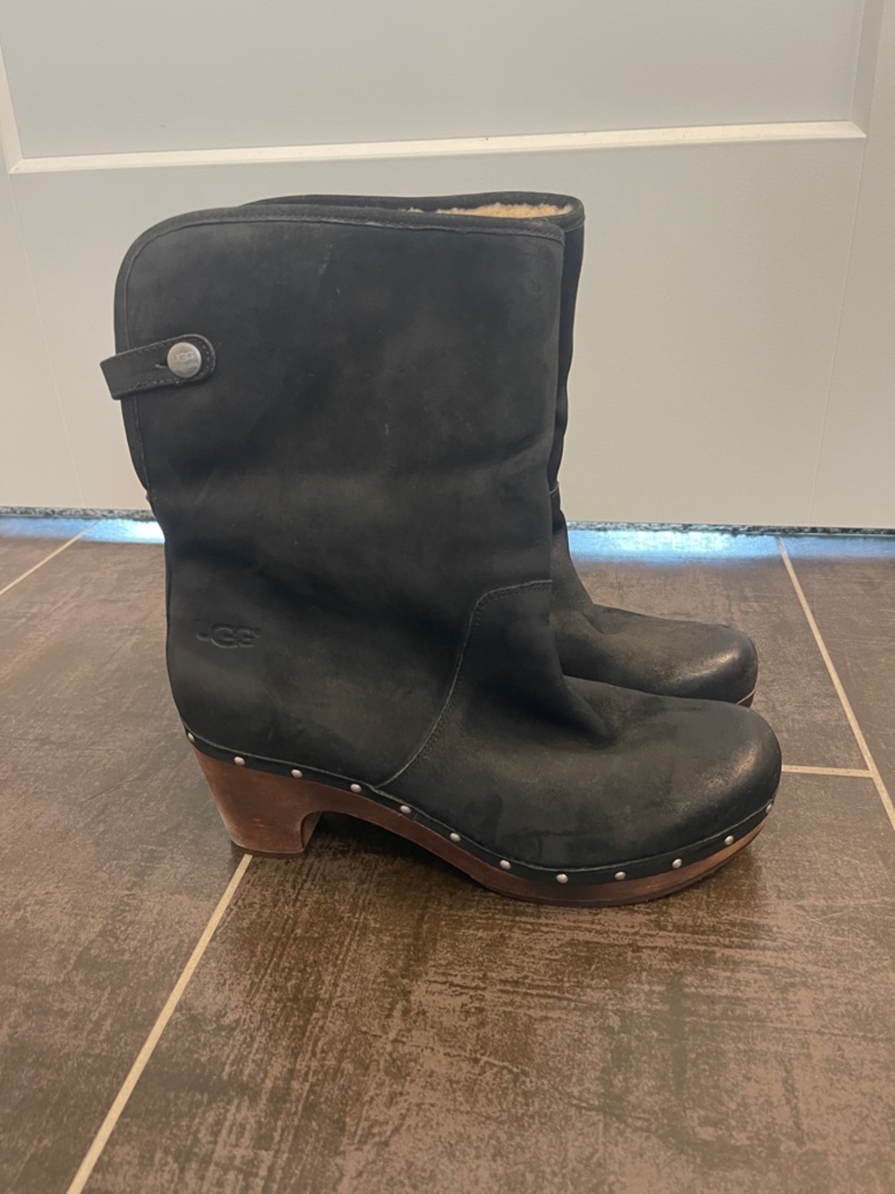 UGG Black Suede Lynnea Boot Size 10 EUC